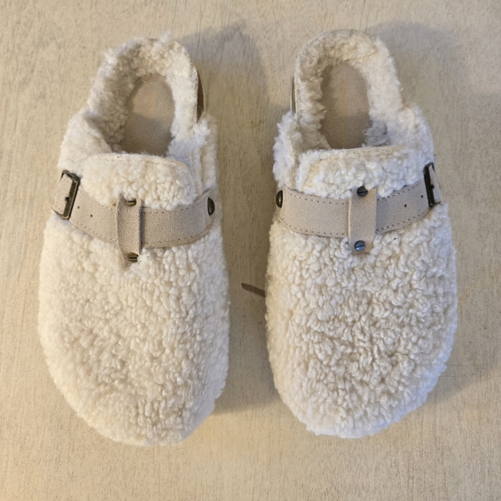 American Eagle Sherpa Clogs | W7